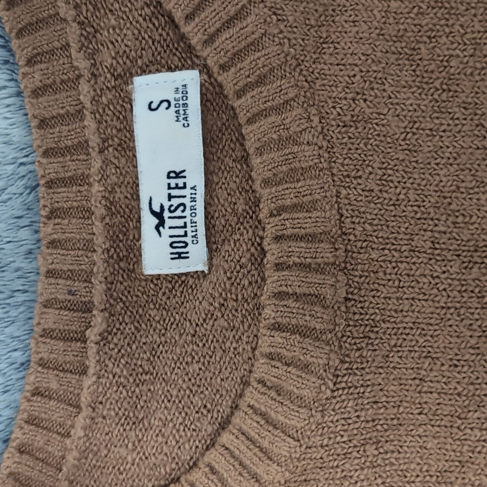 Hollister Cropped Sweater - Picture 2 of 3